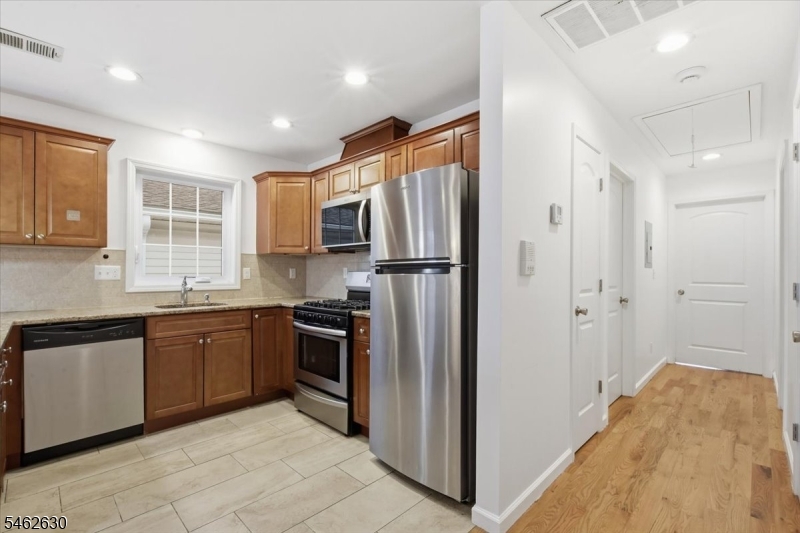 28 Davis St Property Photo 23