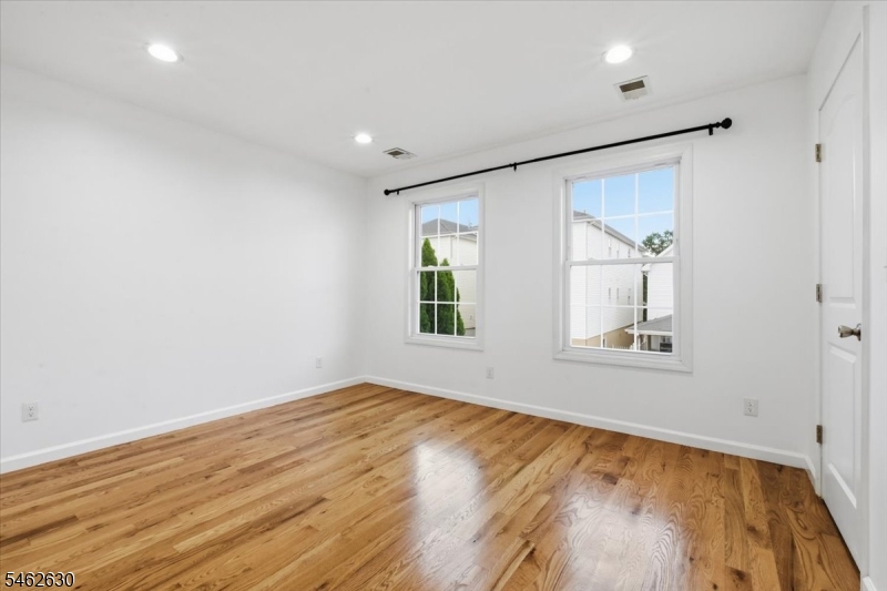 28 Davis St Property Photo 26