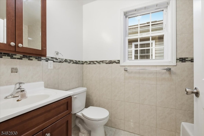 28 Davis St Property Photo 28