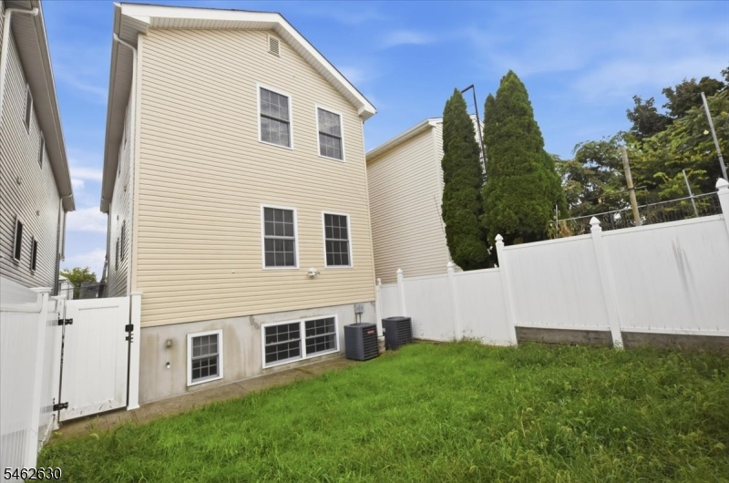 28 Davis St Property Photo 34