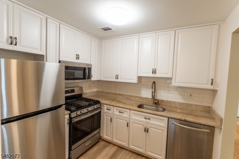 207 Cambridge Ct Property Photo 8