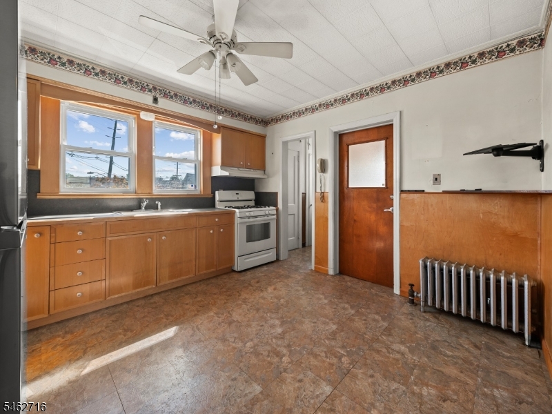 411 Hazel St Property Photo 27