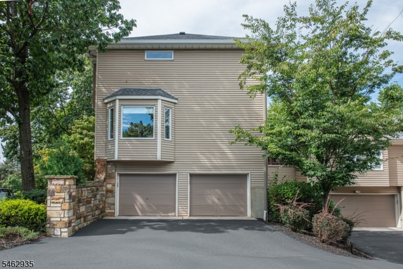 149 Clarken Dr Property Photo 2
