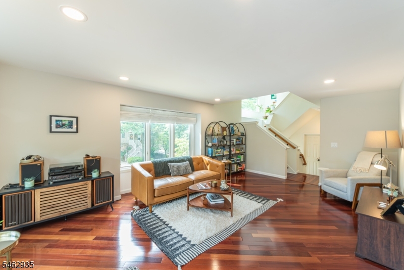 149 Clarken Dr Property Photo 3
