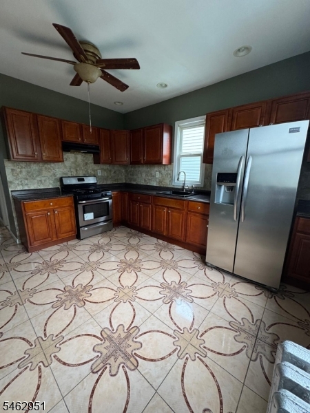 1083 Grove St Property Photo 5