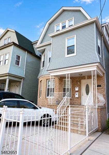 1083 Grove St Property Photo 19
