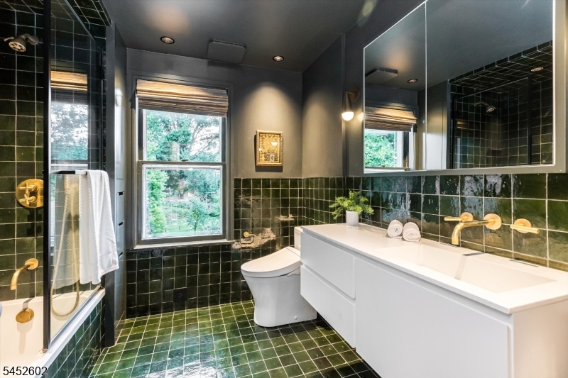 179 Montague Pl Property Photo 27