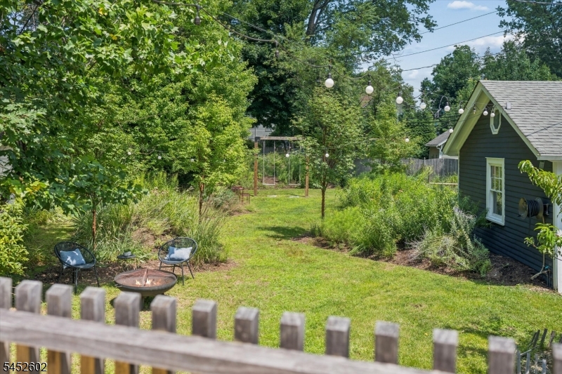 179 Montague Pl Property Photo 35