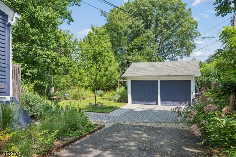 179 Montague Pl Property Photo 37