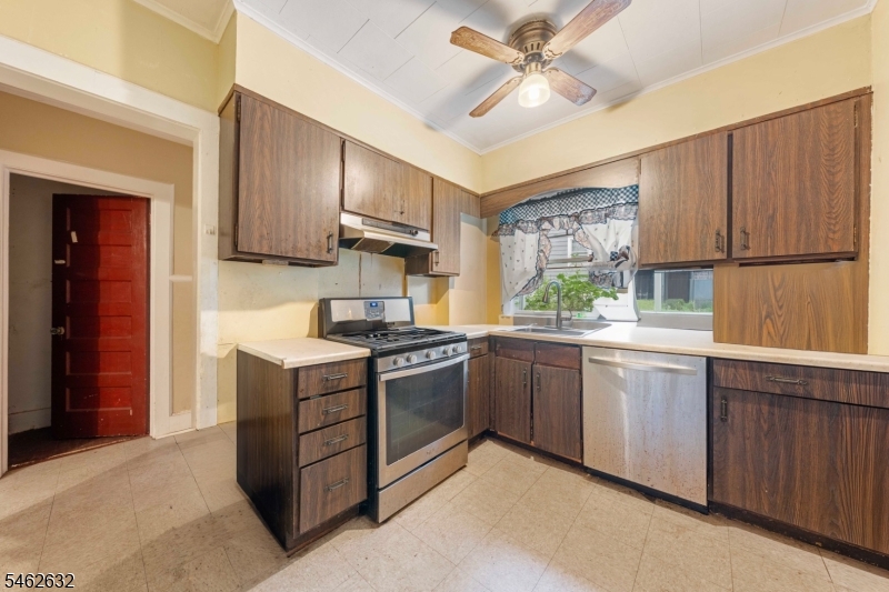 525 Page Ter Property Photo 6