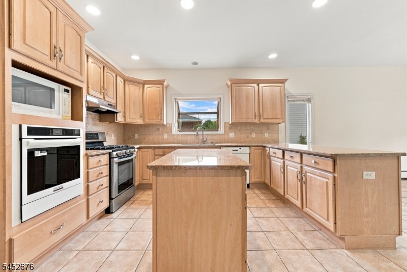 16 Sunset Drive Property Photo 5