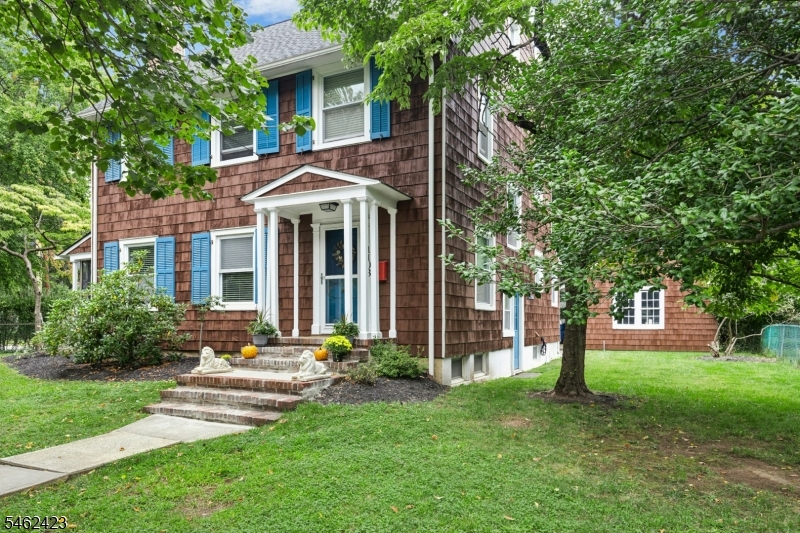 1103 Kensington Ave Property Photo 2