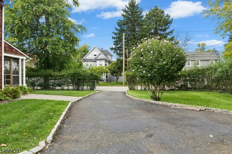 1103 Kensington Ave Property Photo 24