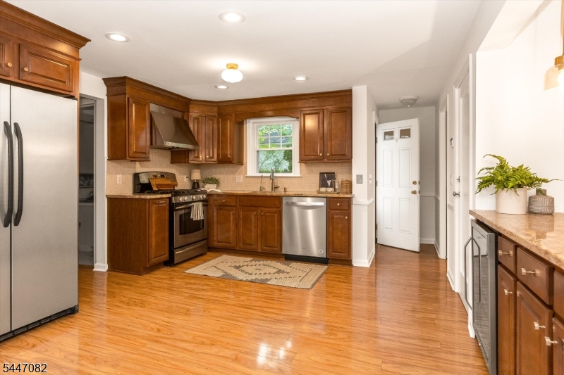 157 Laurel Ave Property Photo 13