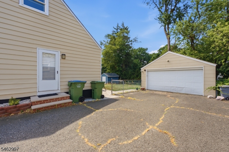 2697 Woodbridge Ave Property Photo 3