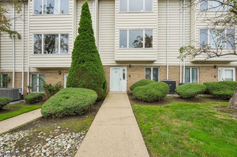 33 Aycrigg Ave Property Photo 4