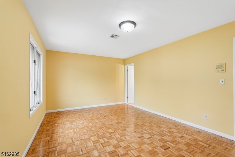 33 Aycrigg Ave Property Photo 8