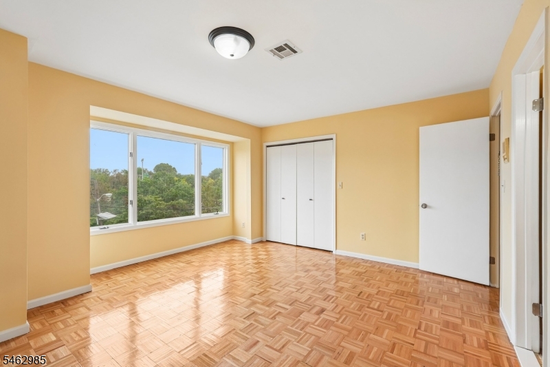 33 Aycrigg Ave Property Photo 12
