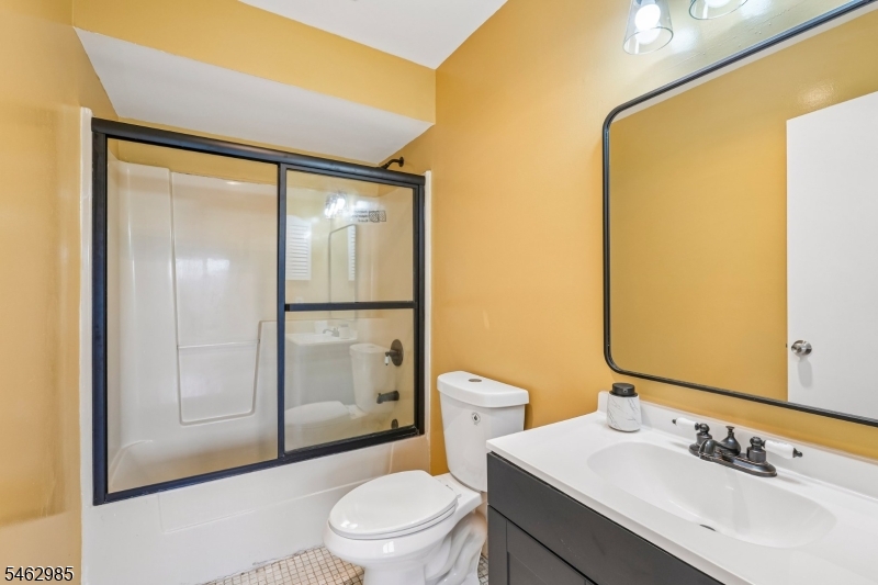 33 Aycrigg Ave Property Photo 17