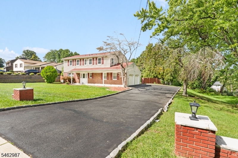 24 Fleetwood Dr Property Photo 2