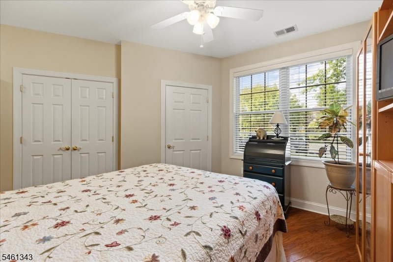151 Victoria Dr 151 Property Photo 16