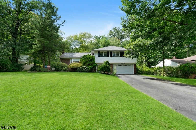 33 Douglas Dr Property Photo 2