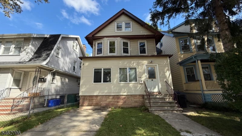 54 Olive St Property Photo 1