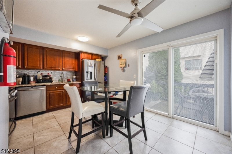 306 Arsdale Ter Property Photo 4