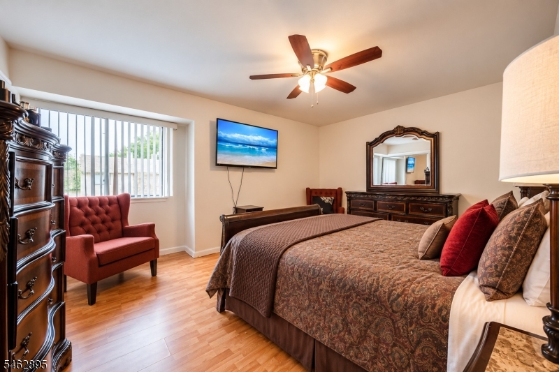 306 Arsdale Ter Property Photo 6