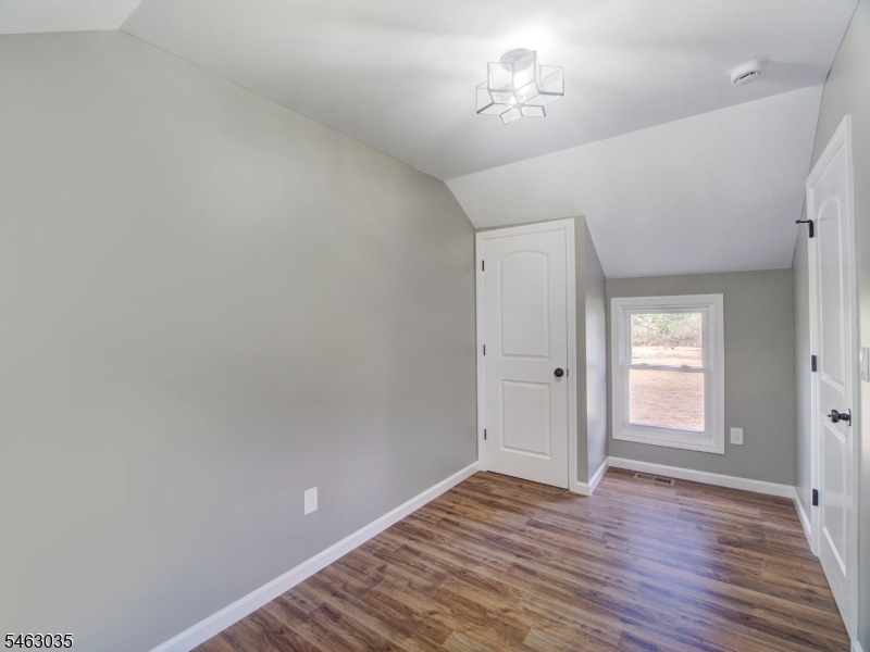 17 Lock St Property Photo 16