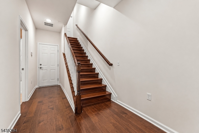 18 Cortland Ct Property Photo 4