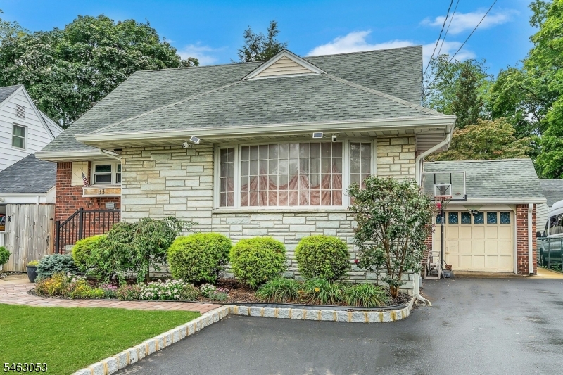 33 E Passaic St Property Photo 1