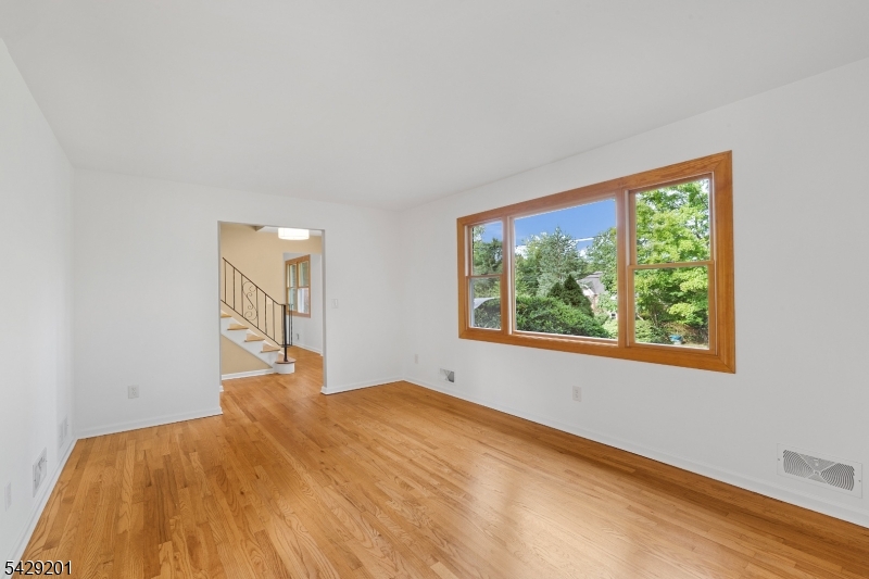 14 Mountain Ave Property Photo 8