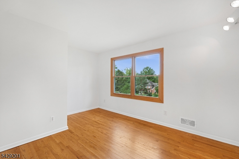 14 Mountain Ave Property Photo 16