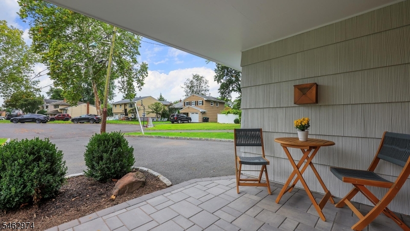 2292 Sunrise Ct Property Photo 5