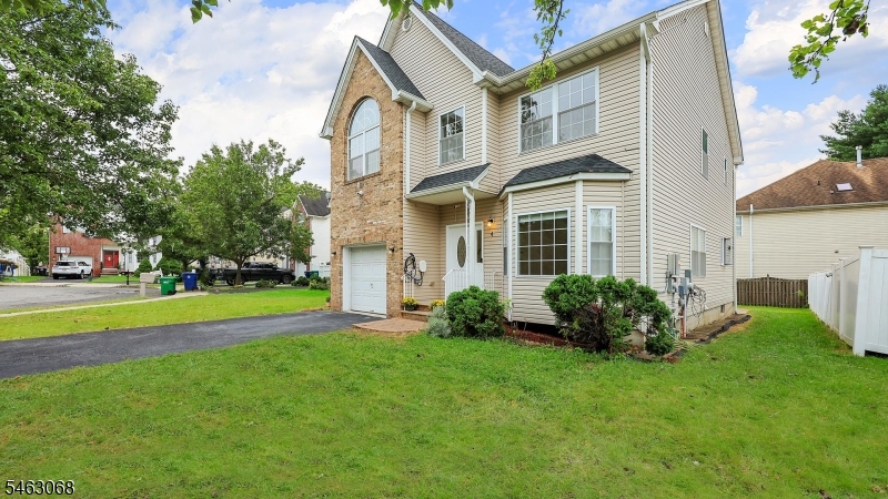 4 Paul Pl Property Photo 2