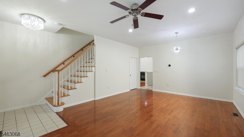 4 Paul Pl Property Photo 3