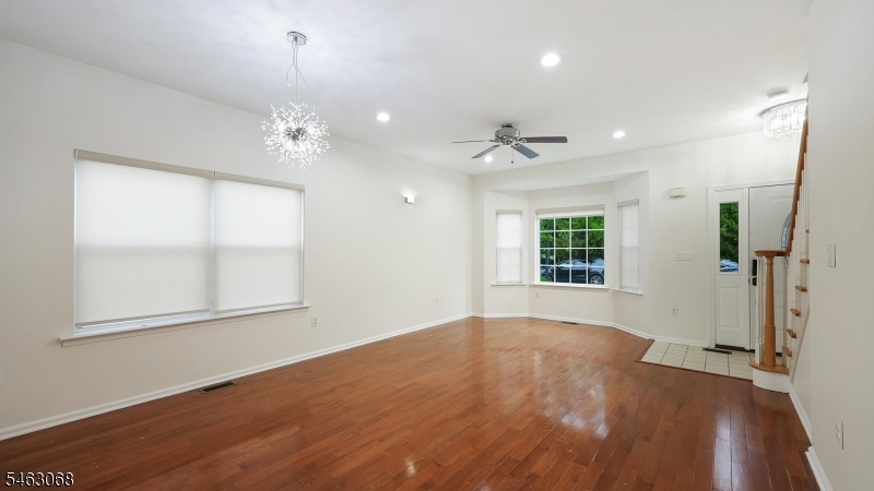 4 Paul Pl Property Photo 4