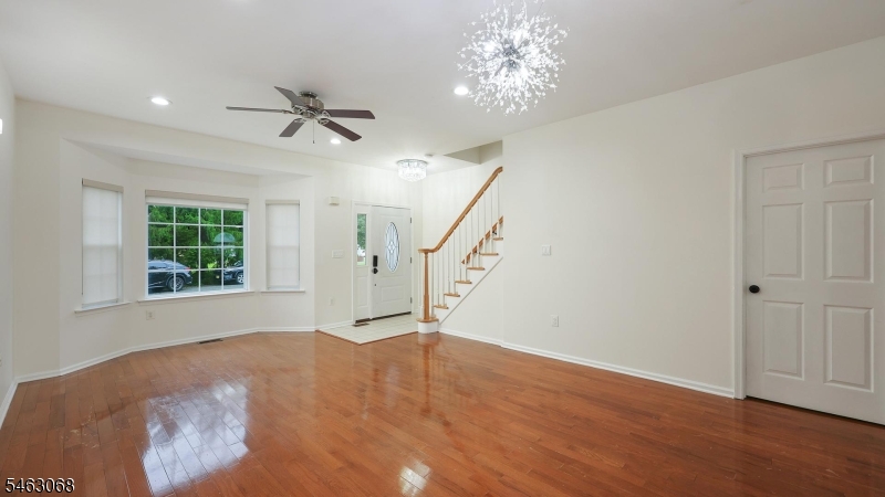 4 Paul Pl Property Photo 5