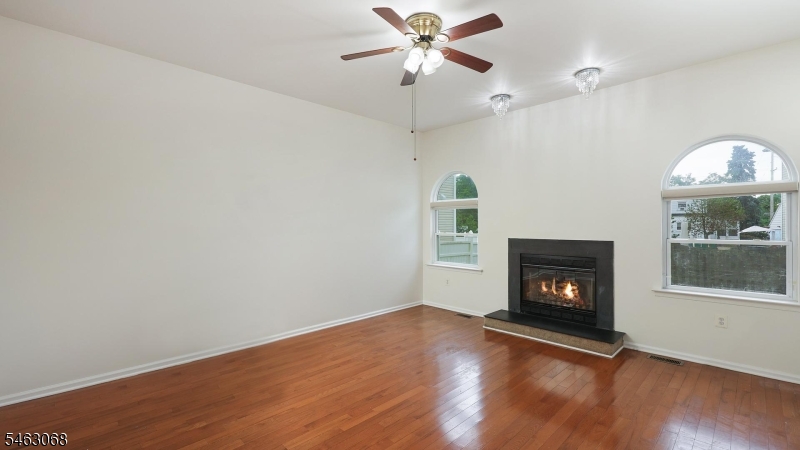 4 Paul Pl Property Photo 6