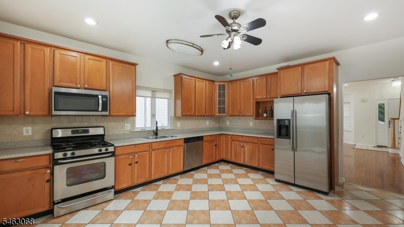 4 Paul Pl Property Photo 10