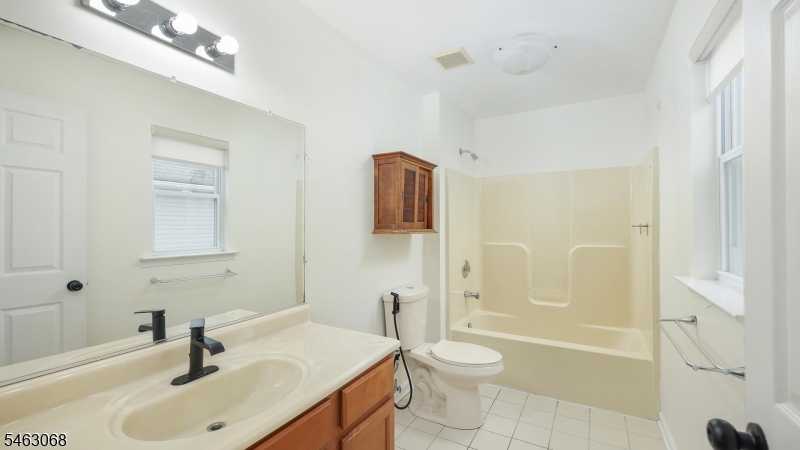 4 Paul Pl Property Photo 15