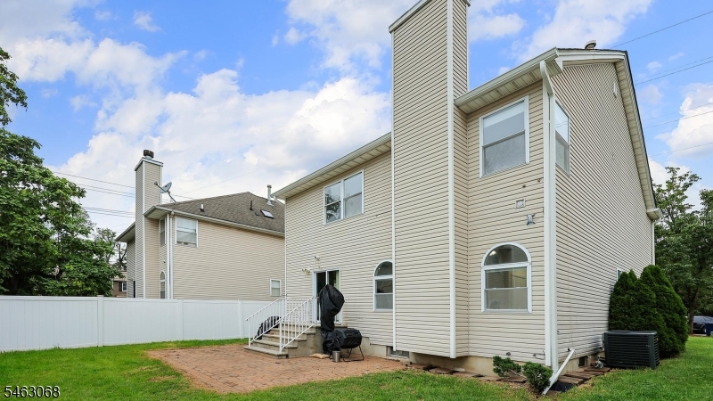 4 Paul Pl Property Photo 26