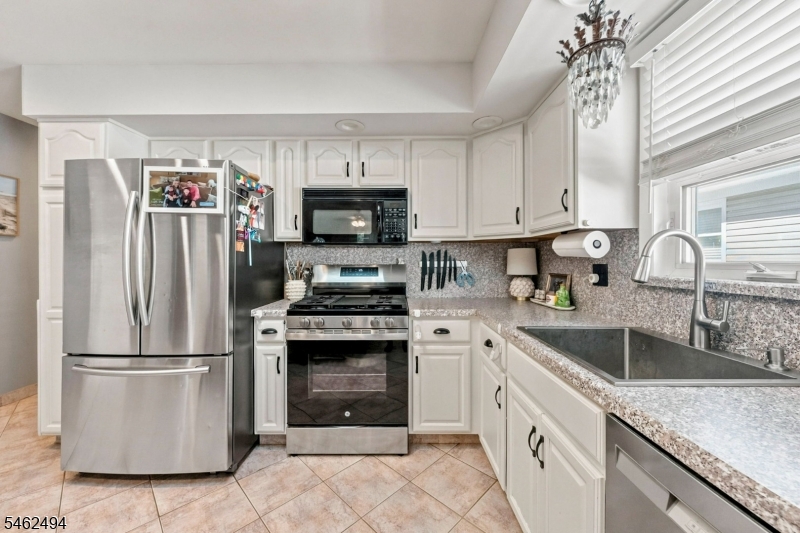1446 Lambert St Property Photo 11