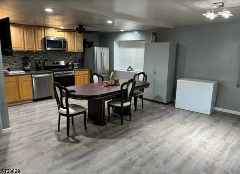604 Livingston St C2 Property Photo 1