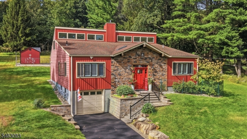 4 Spring Ln Property Photo 1