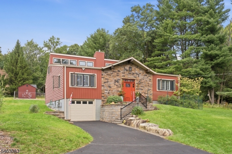 4 Spring Ln Property Photo 2
