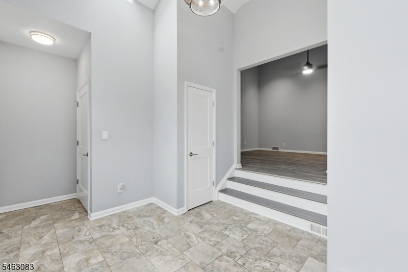 4 Spring Ln Property Photo 7