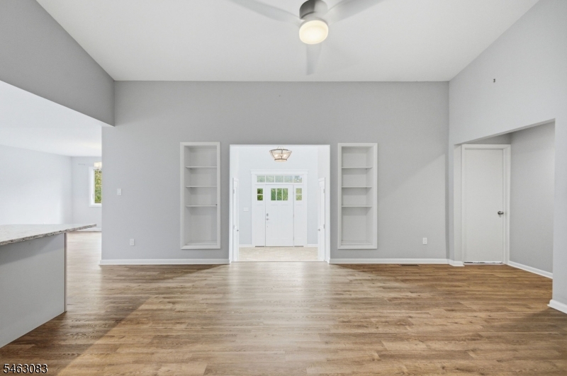 4 Spring Ln Property Photo 8