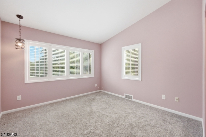 4 Spring Ln Property Photo 24